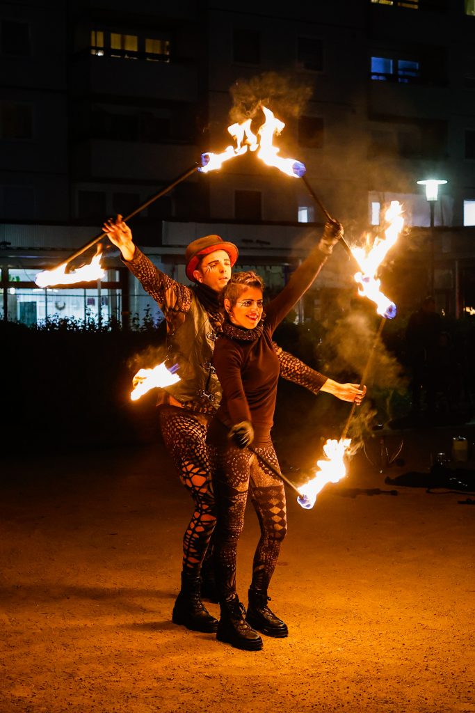 Feur Laternenumzug_15.11.24_byAntoniaRichter_135 Feuershow für Events – Abendshow buchen Kama Duo