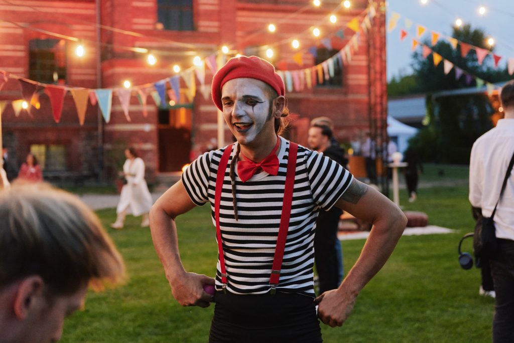 Ma 250911_Gebrüder_Fritz_Genshagen_Manege_Frei_0968 Mobile Walking Acts Berlin im öffentlichen Raum