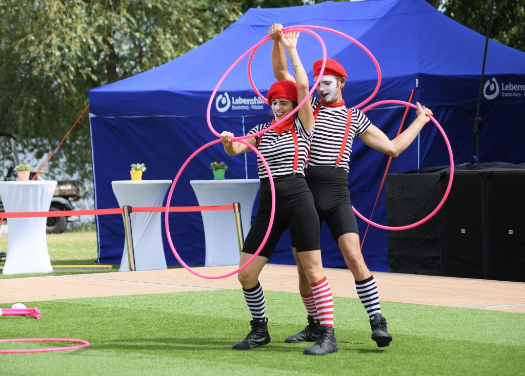 halbmime hula duo Duo Show für Familienevents in Berlin – Halbmime Performance